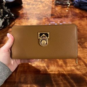 Michael Kors tan wallet